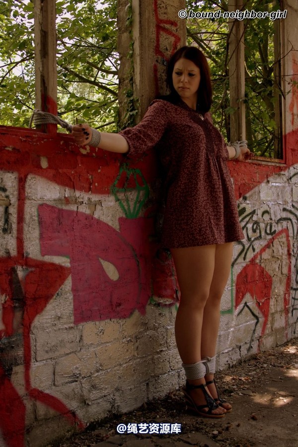 bound-neighbor-girl - Jasmin - bondage in the ruins 1 第 3 张图片
