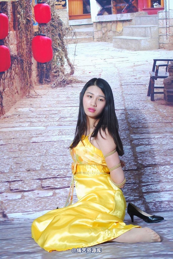 唯美之家 - 新模萧萧黄礼服 第 80 张图片