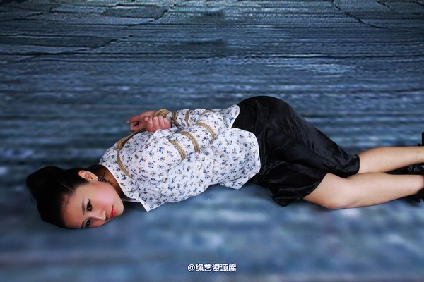 神艺缘 - 227-古朴老街上的少女 第 14 张图片