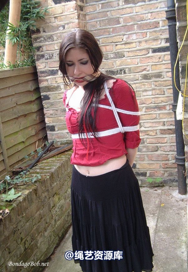 bondagebob - Lydia Tied Outdoors 第 47 张图片