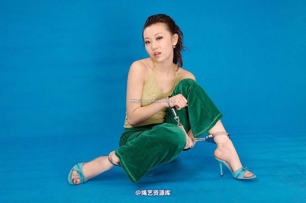丽柜美束 - 2006-02-03 第 35 张图片
