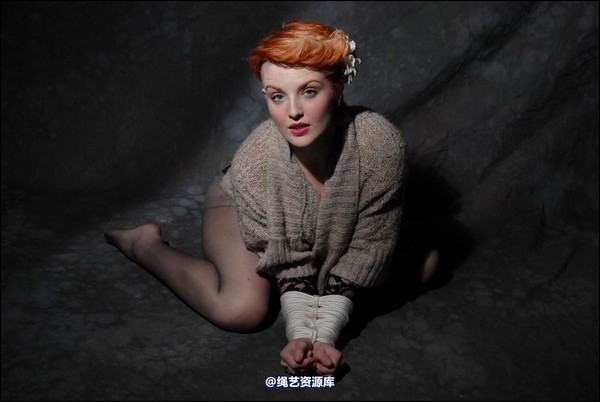 simplytied - RR in jumper and tights 第 12 张图片