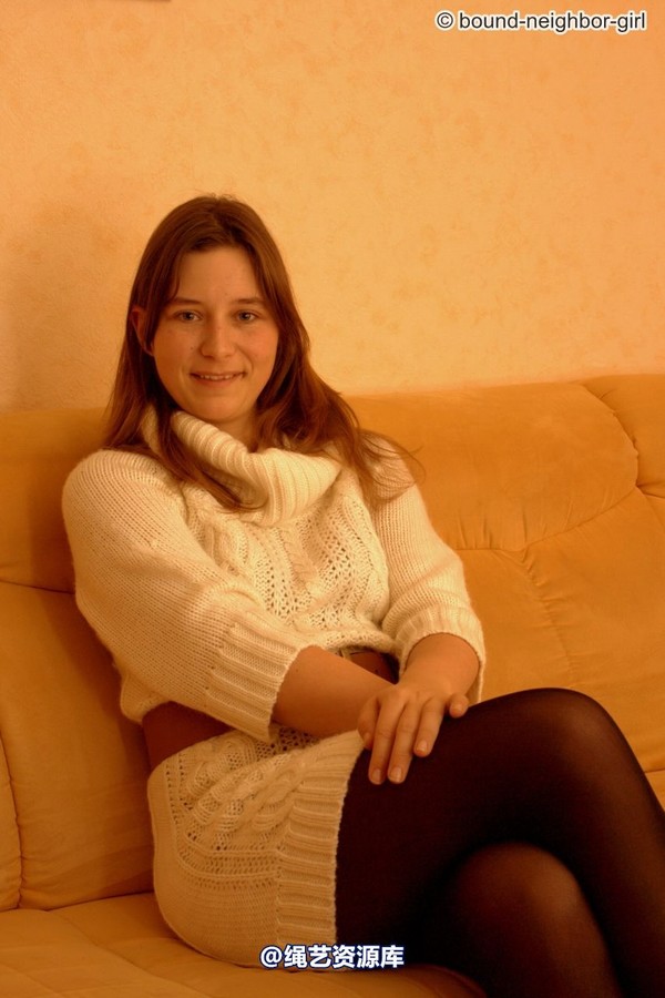bound-neighbor-girl - Mimi - Tied up in living room 1 第 4 张图片
