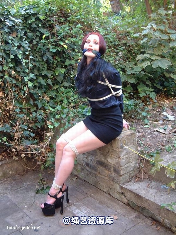 bondagebob - Morrigan Outdoor Bondage 第 36 张图片