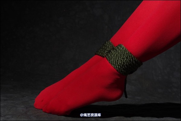 simplytied - Blonde in red tights 第 34 张图片