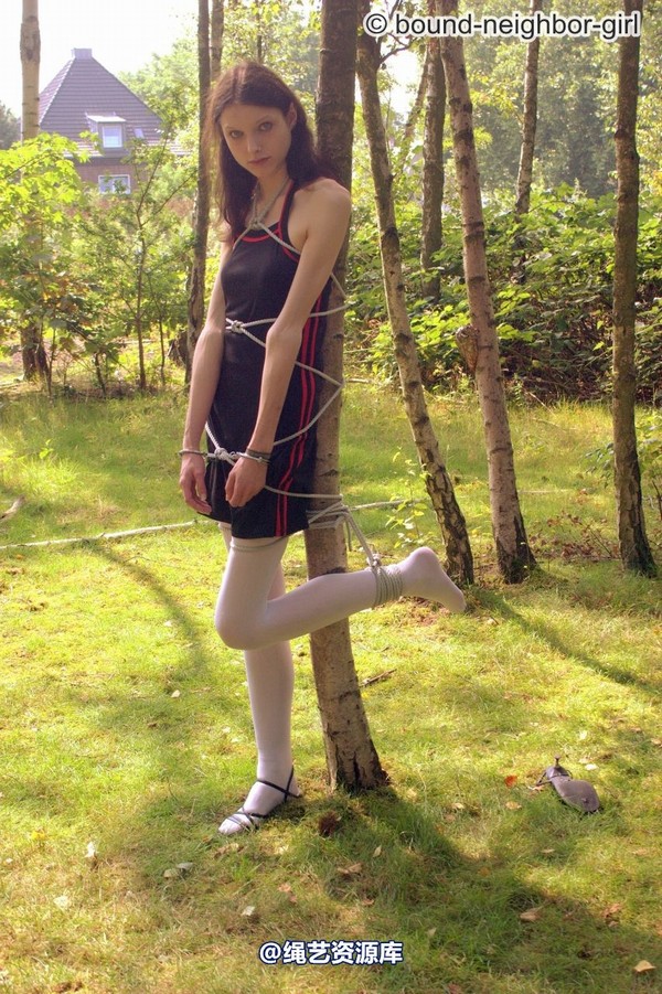 bound-neighbor-girl - Tanja - Tied up in the forest 3 第 25 张图片