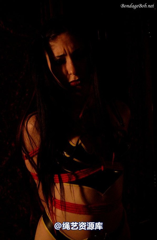 bondagebob - Lydia Hands in the dark 第 5 张图片