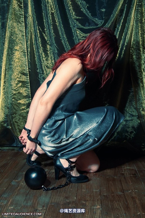 limitedaudience - 2010 scarlett in ball and chains 第 16 张图片