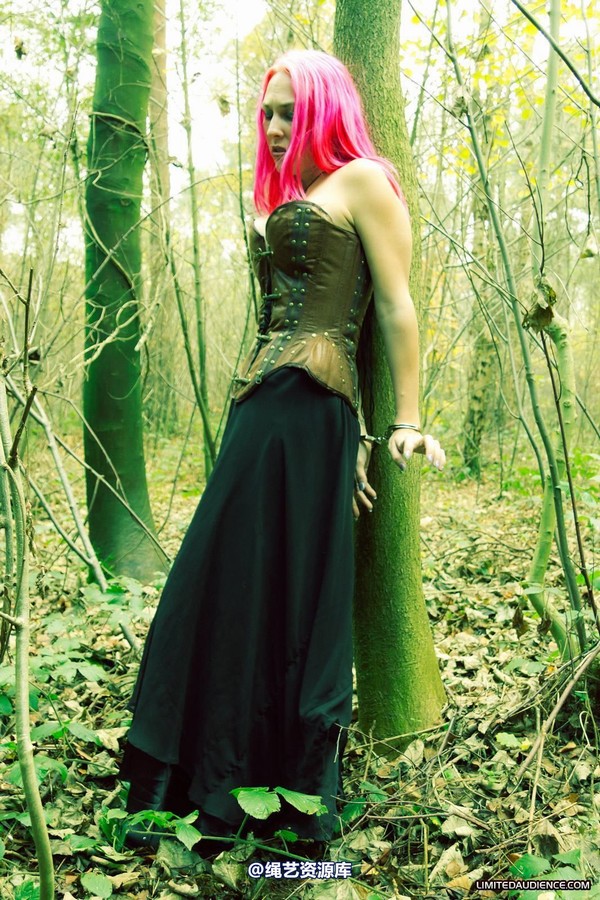 limitedaudience - 2012 elyssia cuffed in the woods 第 3 张图片
