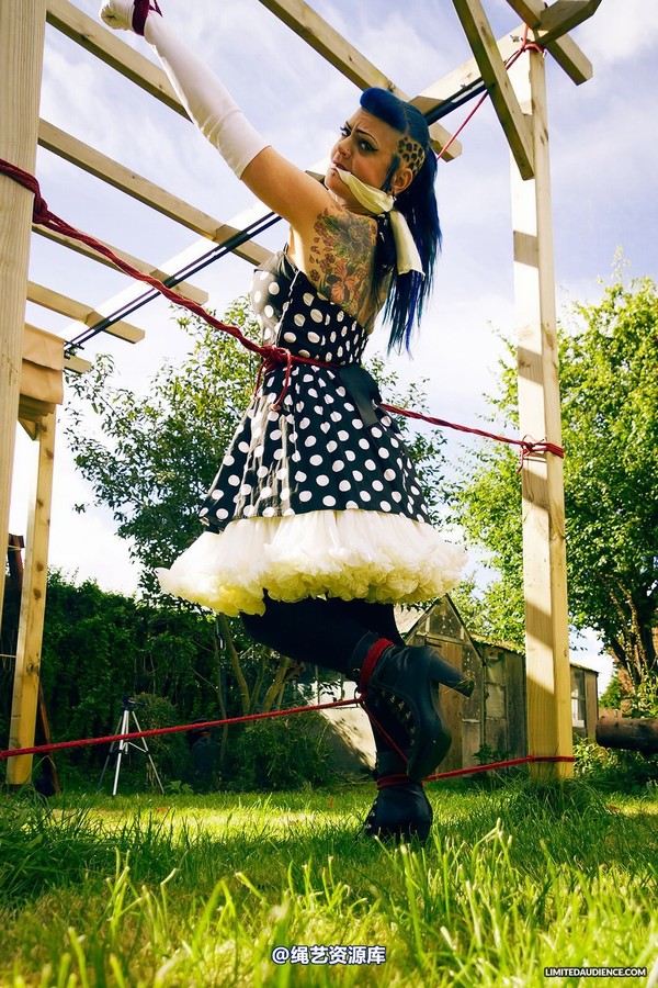 limitedaudience - 2014 raevan spread outdoors 3 第 10 张图片