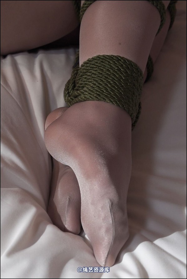 simplytied - SammieB bed tied 第 39 张图片