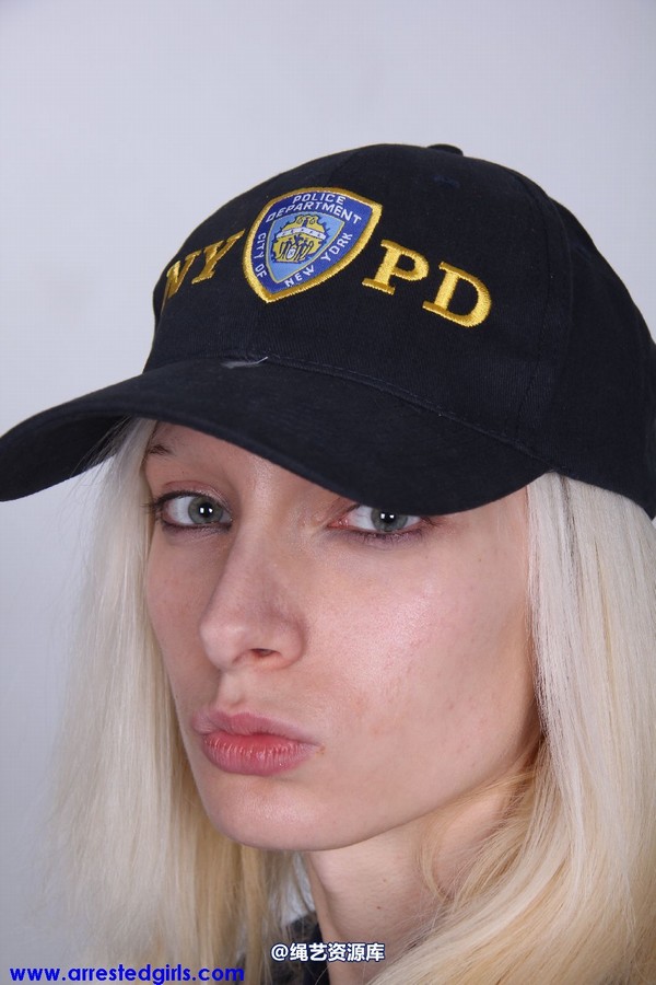 girlsinsteel - Police Officer in trouble 第 20 张图片