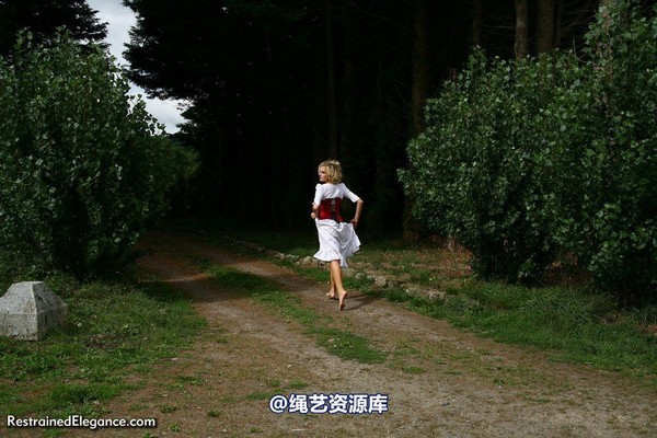 restrainedelegance - Run-away Wife 第 3 张图片