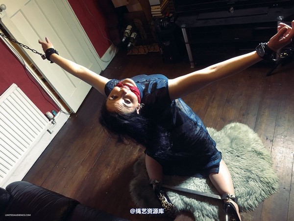 limitedaudience - 2015 caroline pierce spread and kneeling 第 28 张图片