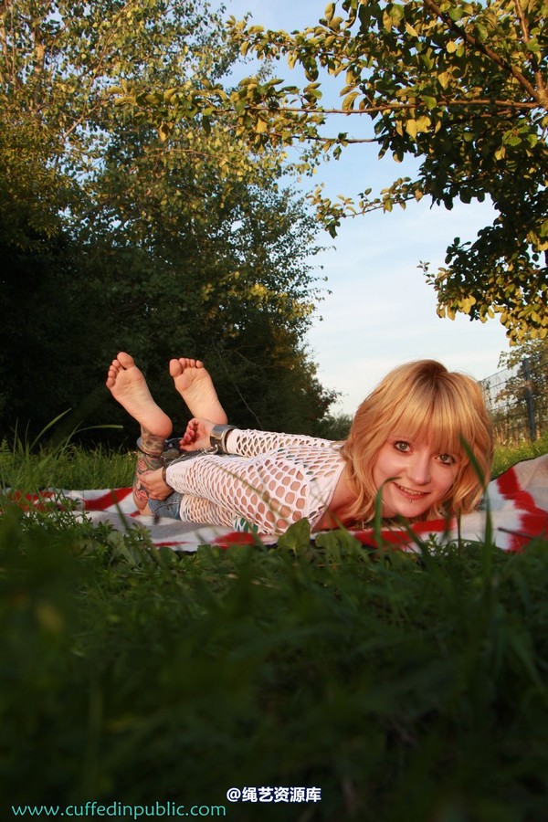 girlsinsteel - Hogtied in the sun 第 30 张图片