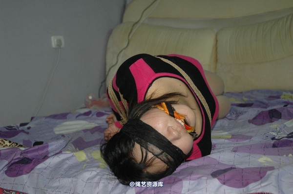 唯美之家 - 2010-12-29雪儿挣扎逃脱。 第 23 张图片