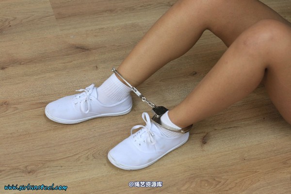 girlsinsteel - Busted Alissa cuffed to the heater 第 38 张图片
