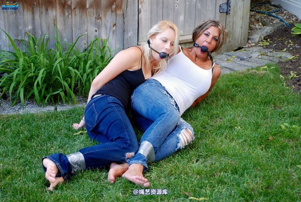 boundhotties - BROOKE & CRYSTAL 2 第 28 张图片
