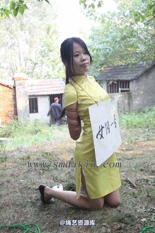 锐度主张 - 第六届锦绣江南-黄旗袍五花挂牌模特：玲玲 第 30 张图片