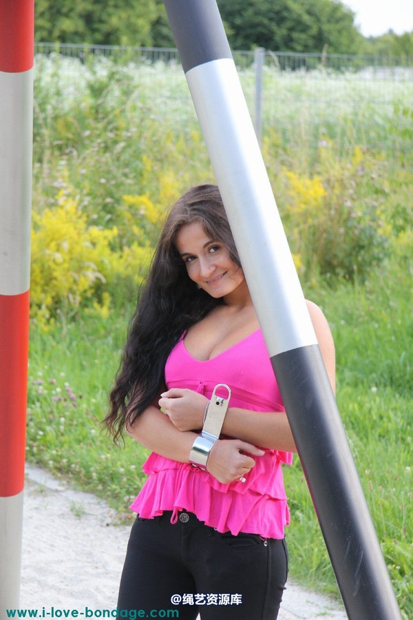 girlsinsteel - Cuffed at the playground(1) 第 43 张图片