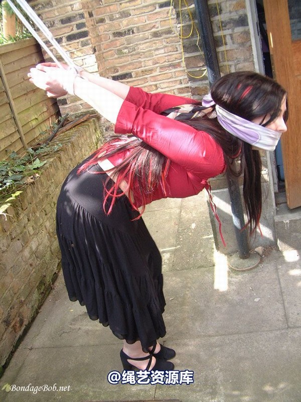 bondagebob - Lydia Tied Outdoors 第 94 张图片