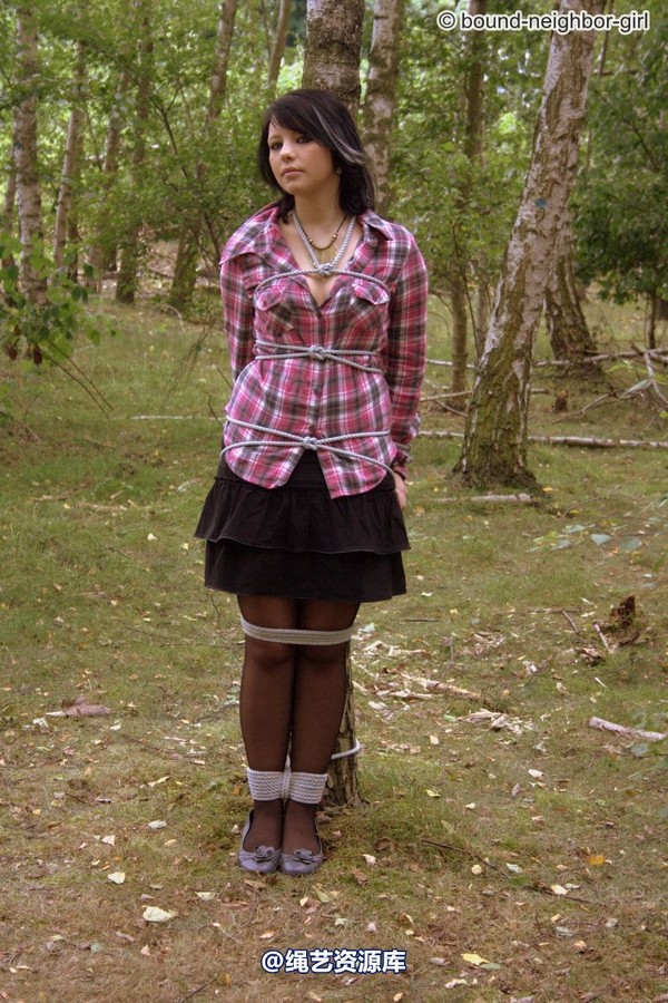 bound-neighbor-girl - Nadine - Adventure in the woods part 1 第 38 张图片