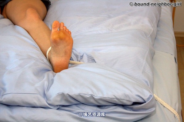 bound-neighbor-girl - Julia in the holiday house 6 第 34 张图片