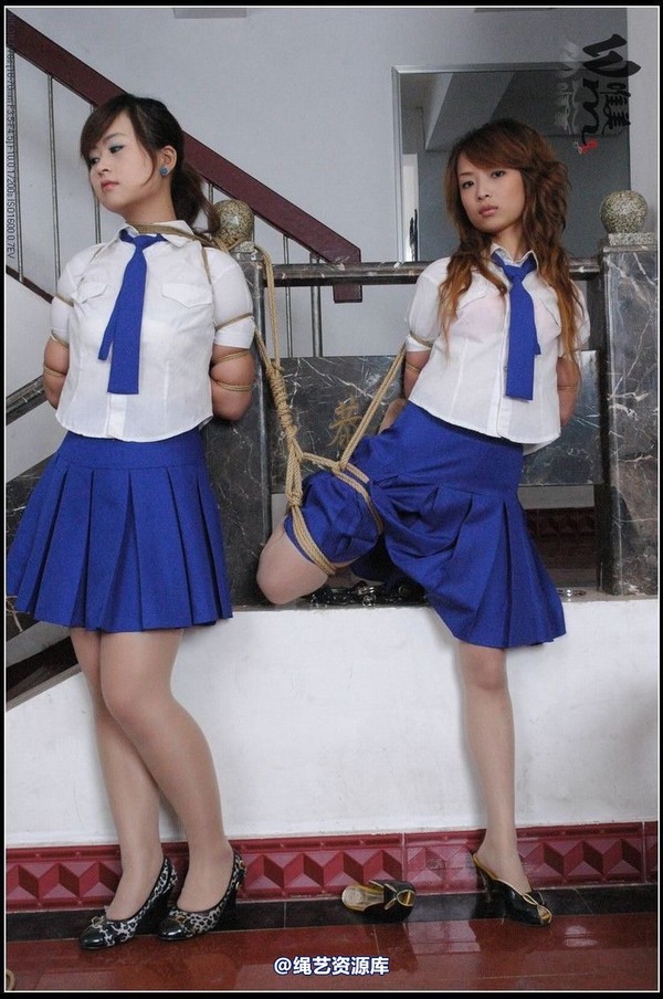 唯美之家 - 2008-09-24制服群绑 第 30 张图片