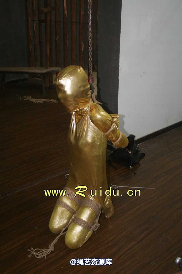锐度主张 - 20070921第34期 影片胶衣紧缚悬吊图片 第 65 张图片