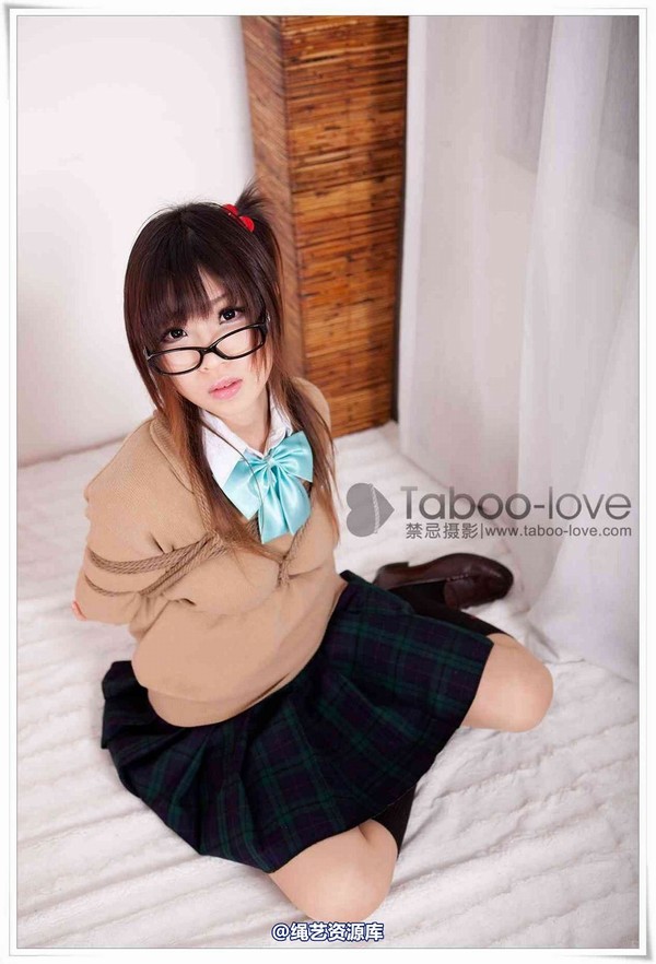 禁忌摄影 - No.040 小�� �W生制服眼�R娘 第 19 张图片