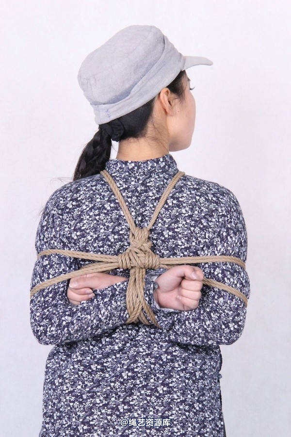 胜景山庄 - 228-女游击队被绑 第 12 张图片
