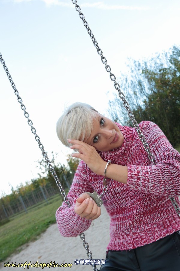 girlsinsteel - Handcuffed at the childs swing 第 19 张图片