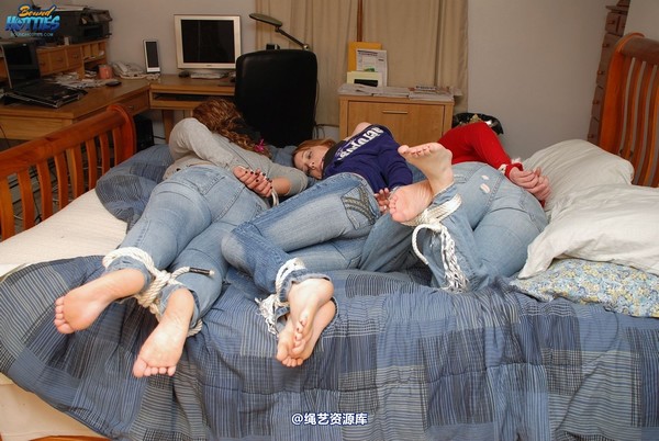 boundhotties - LAINA, MARCEL & OLIVIA 第 30 张图片