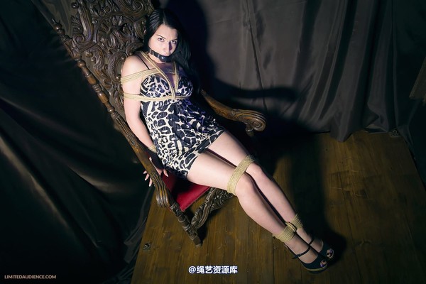 limitedaudience - 2013 stacey von tied on throne 第 14 张图片