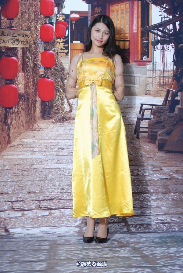 唯美之家 - 新模萧萧黄礼服 第 147 张图片