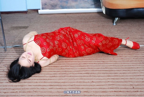唯美之家 - 新模傲蕾红礼服 第 151 张图片