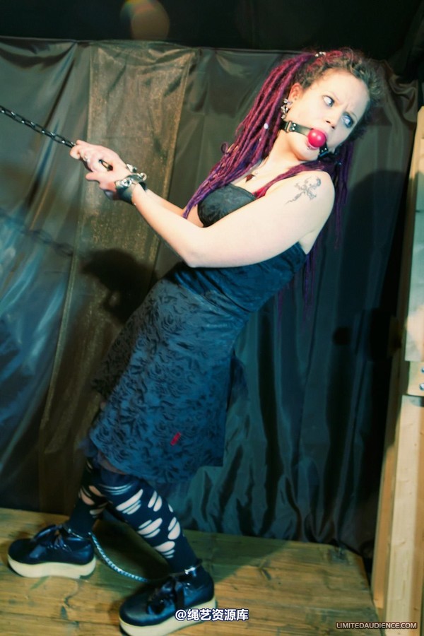 limitedaudience - 2012 beckykat six tied and chained 2 第 3 张图片