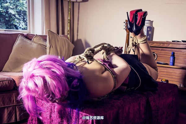 limitedaudience - 2013 assisted suicide hogtie centre piece 第 15 张图片