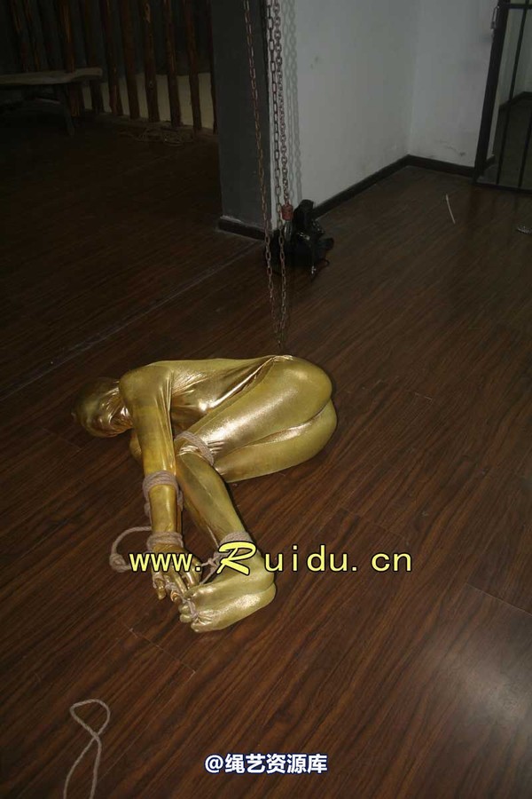 锐度主张 - 20070928第35期 影片胶衣紧缚悬吊图片 第 133 张图片
