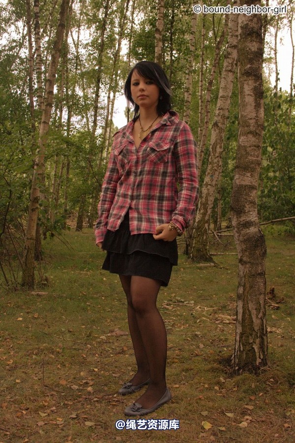 bound-neighbor-girl - Nadine - Adventure in the woods part 1 第 1 张图片