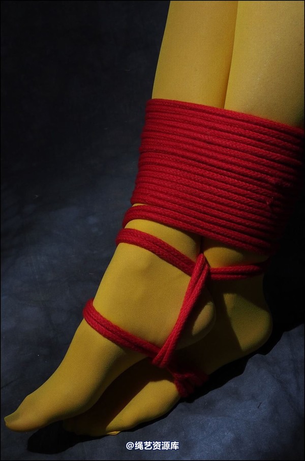 simplytied - Yellow tights red rope 第 20 张图片