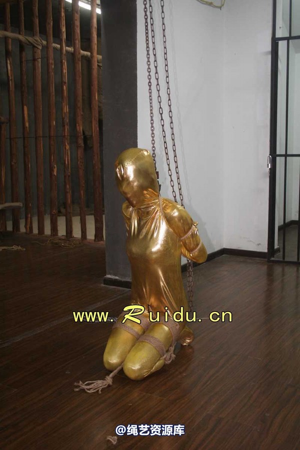 锐度主张 - 20070928第35期 影片胶衣紧缚悬吊图片 第 24 张图片