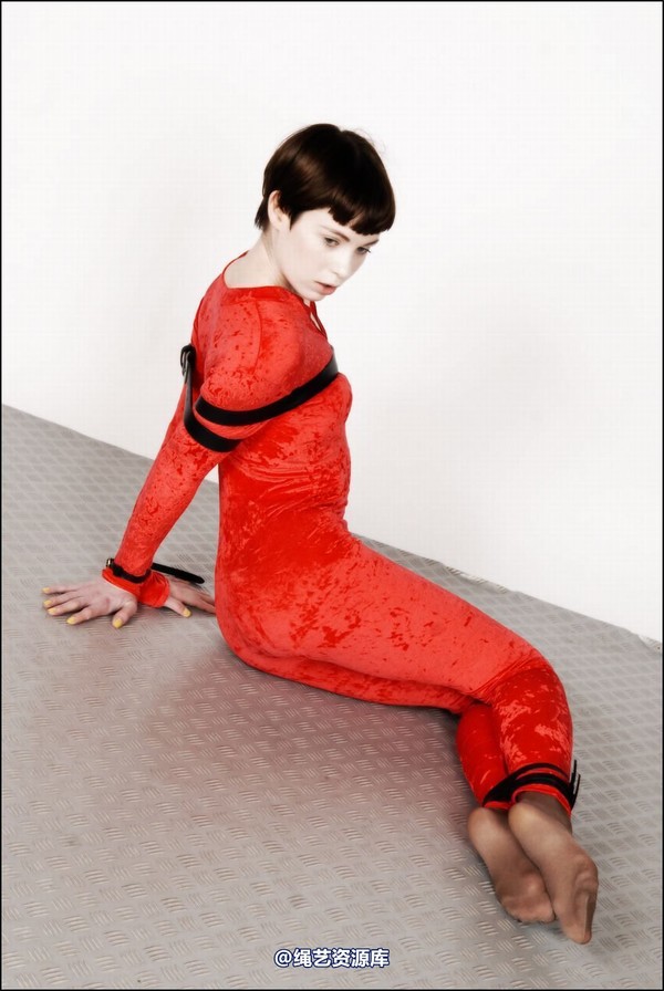 simplytied - Fawnya Red catsuit 第 6 张图片