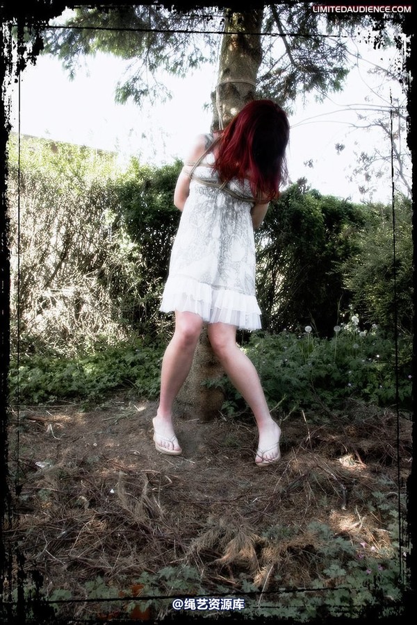 limitedaudience - 2009 scarlett tethered to tree 2 第 24 张图片