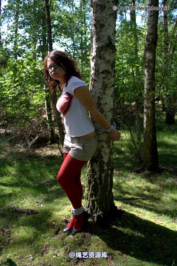 bound-neighbor-girl - Guest Helena - Tied up in the forest Part 1 第 11 张图片