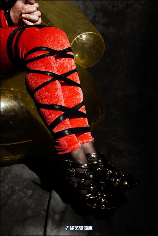 simplytied - Red on Yellow 第 13 张图片