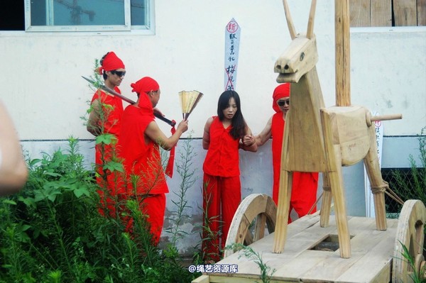 mj影视 - 血的代价-红罪衣刑场木驴斩－梅晓芳2013-08-26 第 208 张图片