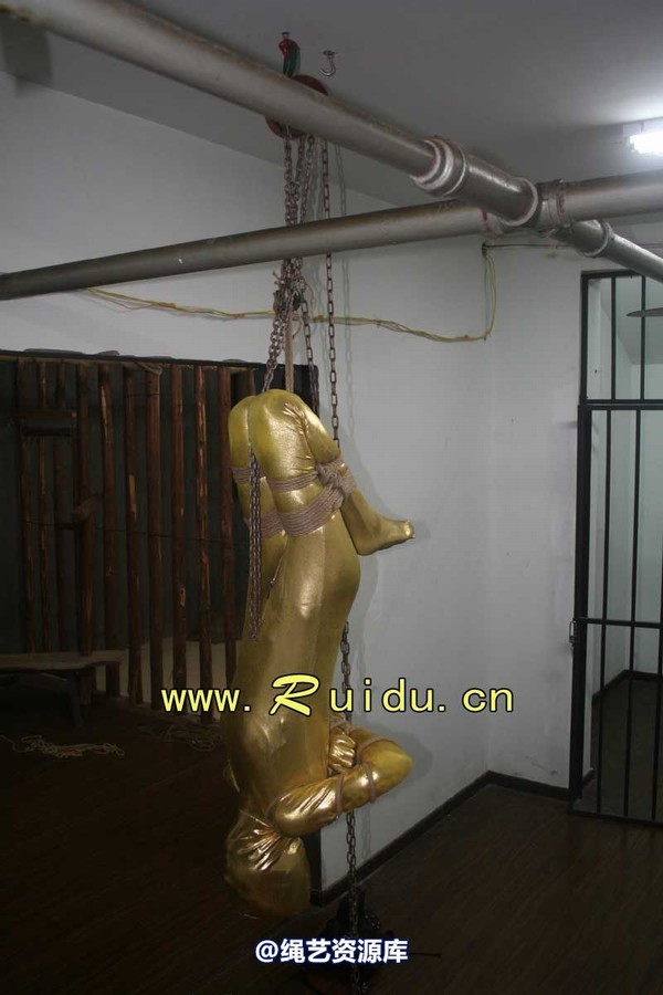 锐度主张 - 20070921第34期 影片胶衣紧缚悬吊图片 第 173 张图片