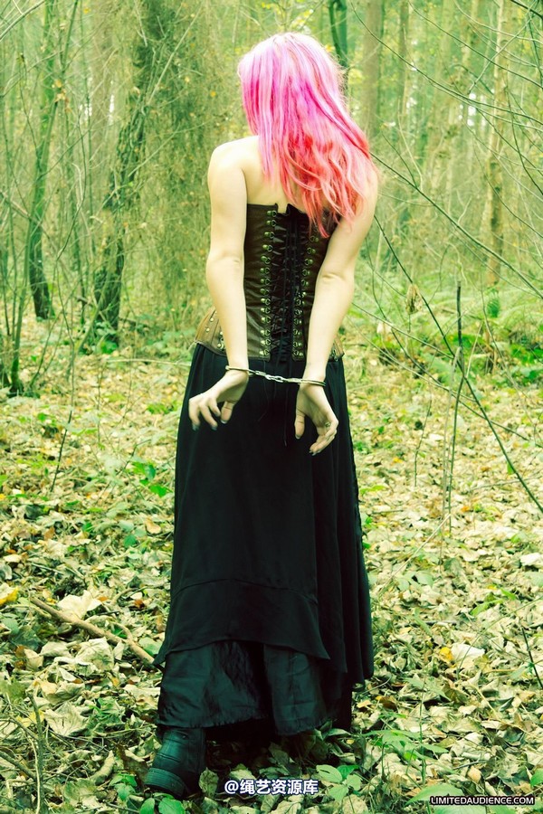 limitedaudience - 2012 elyssia cuffed in the woods 第 19 张图片