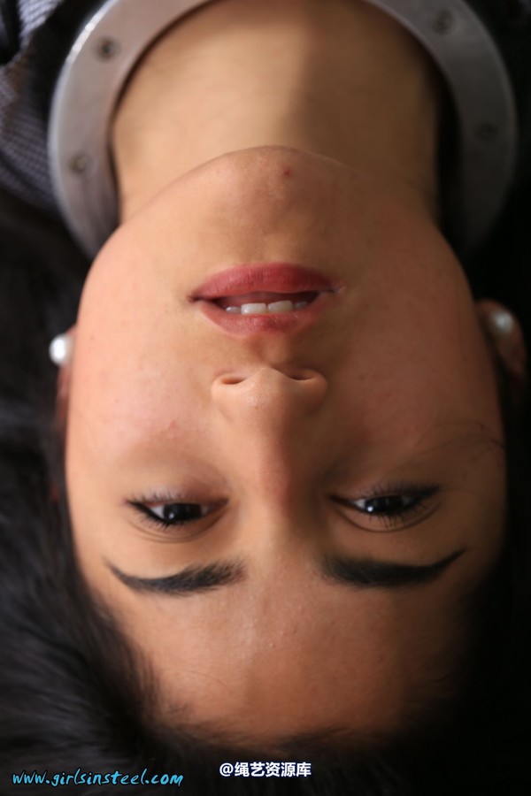 girlsinsteel - Business girl cuffed with fiddle 第 110 张图片